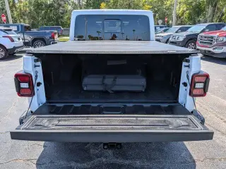 Jeep Gladiator 2025 4x4 Mojave 4 puertas Cabina de Tripulación 5.0 pies SB