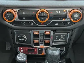 Jeep Gladiator 2025 4x4 Mojave 4 puertas Cabina de Tripulación 5.0 pies SB