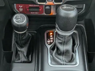 Jeep Gladiator 2025 4x4 Mojave 4 puertas Cabina de Tripulación 5.0 pies SB