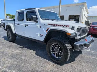 Jeep Gladiator 2025 4x4 Mojave 4 puertas Cabina de Tripulación 5.0 pies SB