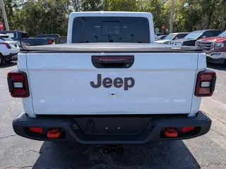 Jeep Gladiator 2025 4x4 Mojave 4 puertas Cabina de Tripulación 5.0 pies SB