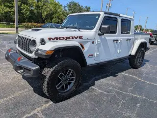 Jeep Gladiator 2025 4x4 Mojave 4 puertas Cabina de Tripulación 5.0 pies SB