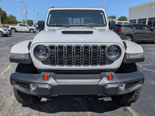 Jeep Gladiator 2025 4x4 Mojave 4 puertas Cabina de Tripulación 5.0 pies SB