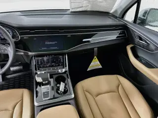 Audi Q7 2025 AWD quattro Premium 45 TFSI 4dr SUV