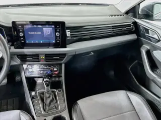 Volkswagen Jetta 2025 SE 4dr Sedán