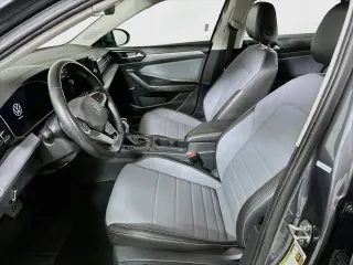 Volkswagen Jetta 2025 SE 4dr Sedán