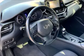 Toyota C-HR 2018 XLE Premium 4dr Crossover
