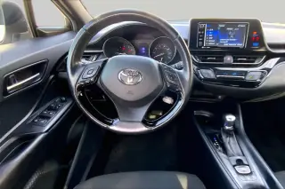 Toyota C-HR 2018 XLE Premium 4dr Crossover