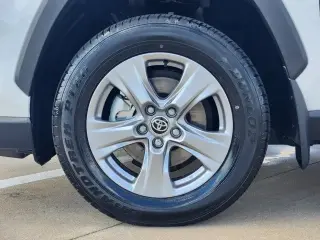 Toyota RAV4 Hybrid 2025 AWD LE SUV 4 puertas