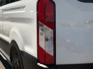 Ford Transit 2022 350 XL 3puertas LWB techo medio furgón de pasajeros
