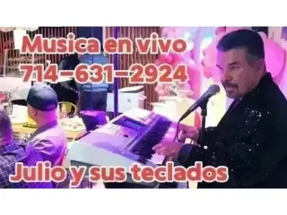 JULIO Y SUS TECLADOS $180/HORA