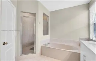 Propiedad de alquiler con 3 dormitorios y 2.5 baños en Miramar