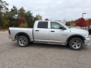 Ram 1500 2014 4x4 Express 4dr Crew Cab 5.5 ft. SB Pickup