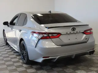 Toyota Camry 2021 SE Sedán de 4 puertas