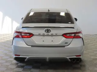 Toyota Camry 2021 SE Sedán de 4 puertas
