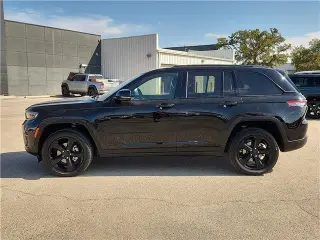 Jeep Grand Cherokee 2024 4x4 Laredo 4dr SUV