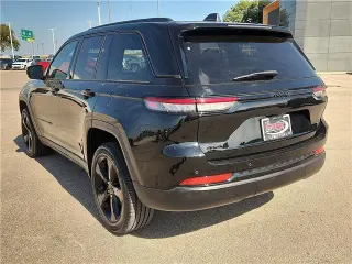 Jeep Grand Cherokee 2024 4x4 Laredo 4dr SUV