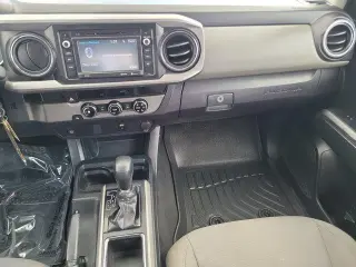 Toyota Tacoma 2018 4x2 SR5 4puertas Double Cab 5.0 ft SB