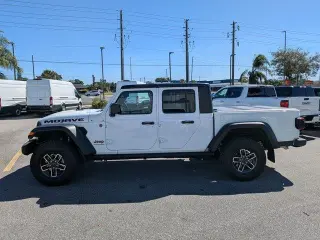 Jeep Gladiator 2024 4x4 Mojave 4dr Crew Cab 5.0 ft. SB