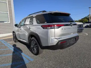 Nissan Pathfinder 2024 SV 4dr SUV