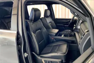 Camioneta Ram 1500 2019 4x4 Limited de 4 puertas, cabina doble y caja corta de 5.6 pies