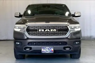 Camioneta Ram 1500 2019 4x4 Limited de 4 puertas, cabina doble y caja corta de 5.6 pies