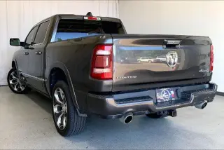 Camioneta Ram 1500 2019 4x4 Limited de 4 puertas, cabina doble y caja corta de 5.6 pies