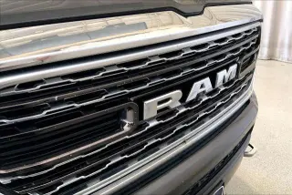 Camioneta Ram 1500 2019 4x4 Limited de 4 puertas, cabina doble y caja corta de 5.6 pies