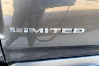 Camioneta Ram 1500 2019 4x4 Limited de 4 puertas, cabina doble y caja corta de 5.6 pies