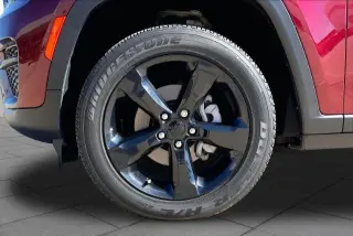 Jeep Grand Cherokee 2023 4x2 Laredo SUV de 4 puertas