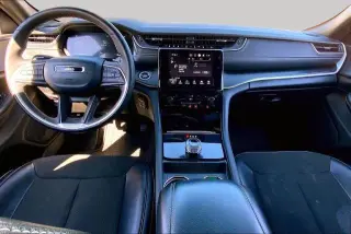 Jeep Grand Cherokee 2023 4x2 Laredo SUV de 4 puertas