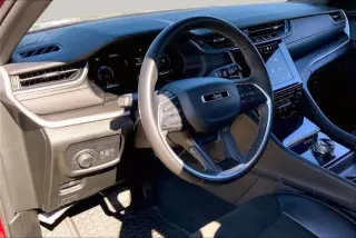 Jeep Grand Cherokee 2023 4x2 Laredo SUV de 4 puertas
