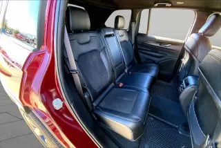 Jeep Grand Cherokee 2023 4x2 Laredo SUV de 4 puertas