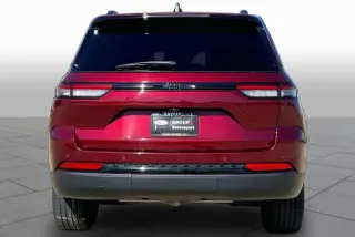 Jeep Grand Cherokee 2023 4x2 Laredo SUV de 4 puertas