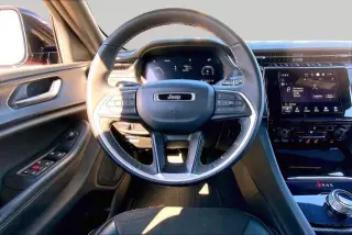 Jeep Grand Cherokee 2023 4x2 Laredo SUV de 4 puertas