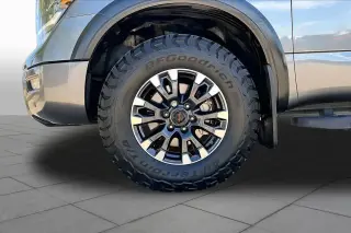Nissan Titan 2021 4x4 PRO-4X 4 puertas Cabina Doble Caja Corta de 5.6 pies