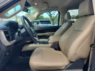 Ford Expedition 2023 4x2 XLT SUV de 4 puertas