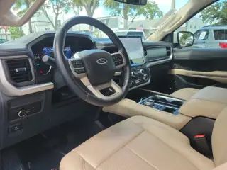 Ford Expedition 2023 4x2 XLT SUV de 4 puertas