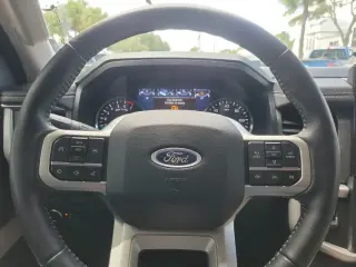 Ford Expedition 2023 4x2 XLT SUV de 4 puertas