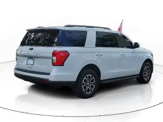 Ford Expedition 2023 4x2 XLT SUV de 4 puertas