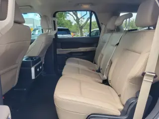 Ford Expedition 2023 4x2 XLT SUV de 4 puertas