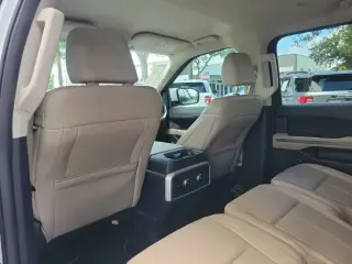 Ford Expedition 2023 4x2 XLT SUV de 4 puertas