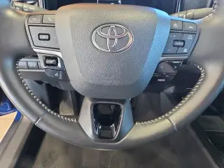 Toyota Camry 2025 SE Sedán 4p