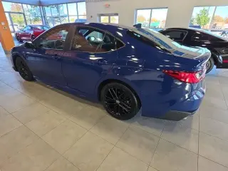Toyota Camry 2025 SE Sedán 4p