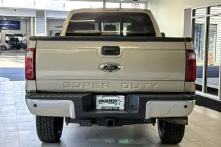 Ford F-350 Super Duty 2014 4x4 Lariat de 4 puertas, cabina doble, caja corta de 6.8 pies, rueda sencilla (SRW)