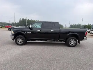 Ram 2500 2017 4x4 Laramie 4 puertas Mega Cab 6,3 ft. SB Pickup