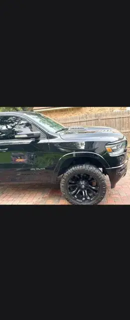 Ram 1500 2019 4x4 Laramie Cabina Tripulante 4p Caja Corta de 5.6 pies