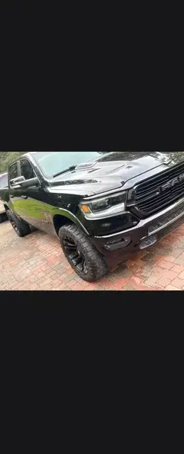 Ram 1500 2019 4x4 Laramie Cabina Tripulante 4p Caja Corta de 5.6 pies