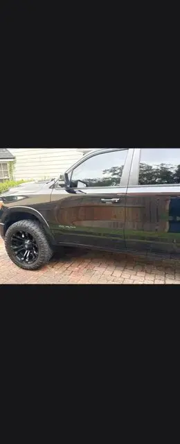 Ram 1500 2019 4x4 Laramie Cabina Tripulante 4p Caja Corta de 5.6 pies