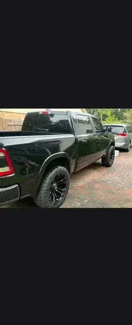 Ram 1500 2019 4x4 Laramie Cabina Tripulante 4p Caja Corta de 5.6 pies